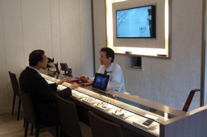 銀座三越M2階ウォッチ&クロッククリニック店舗内